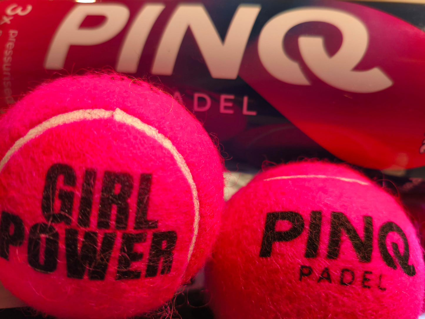 Nime või logoga roosad padeli pallid