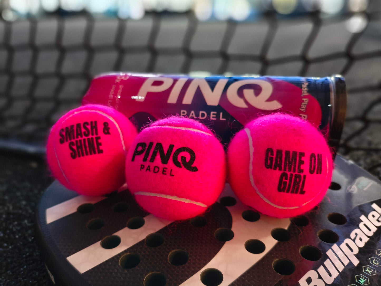 Nime või logoga roosad padeli pallid