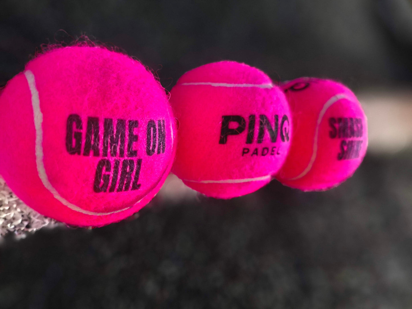 Nime või logoga roosad padeli pallid